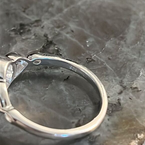 Kuisa rainbow, moonstone solitaire ring in sterling silver 1.65ctw - Picture 8 of 10